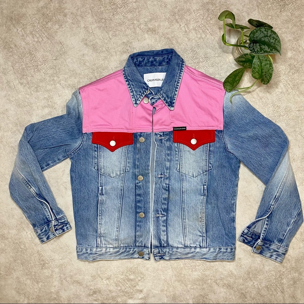 Calvin Klein Light Wash Denim Trucker Jacket Small